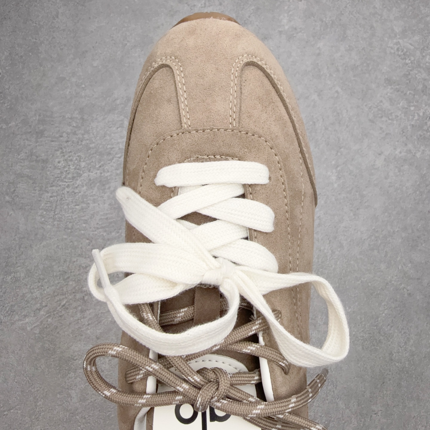 Alo yoga Sunset 舒适生活休闲鞋 男女同款 品牌故事Alo Yoga于2007年创立于洛杉 Alo yoga Sunset 舒适生活休闲鞋 男女同款 品牌故事Alo Yoga于2007年创立于洛杉