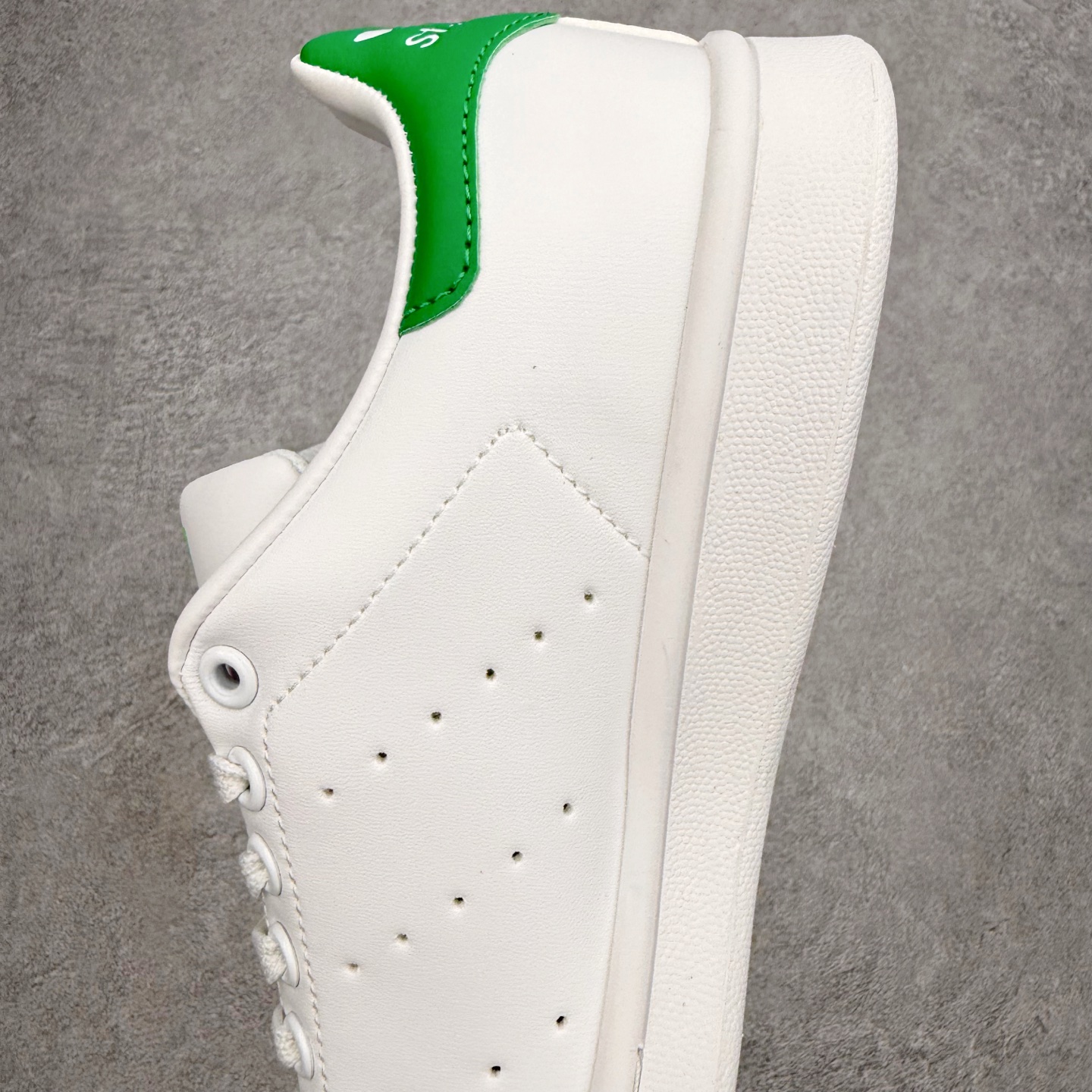 AD Originals Stan Smith 史密斯经典小白鞋板鞋一、基础信息• 官方名称：Stan 