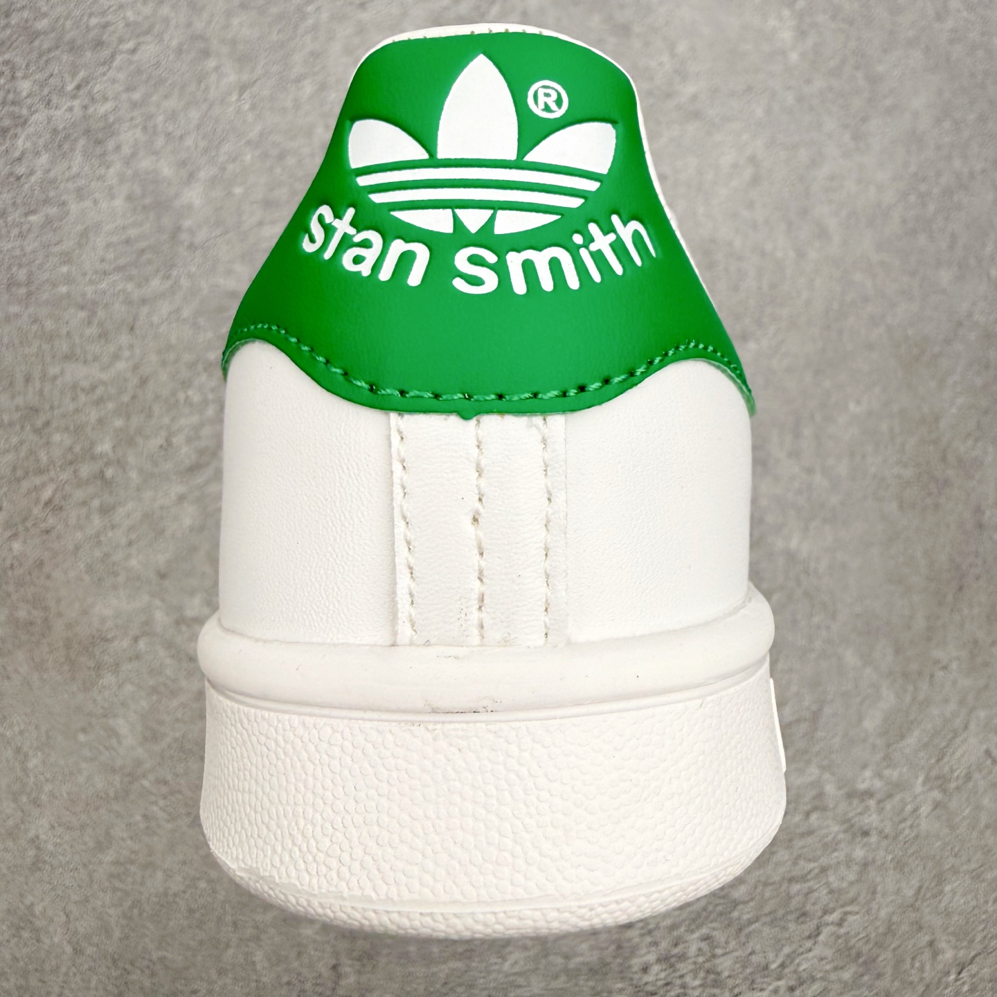 AD Originals Stan Smith 史密斯经典小白鞋板鞋一、基础信息• 官方名称：Stan 