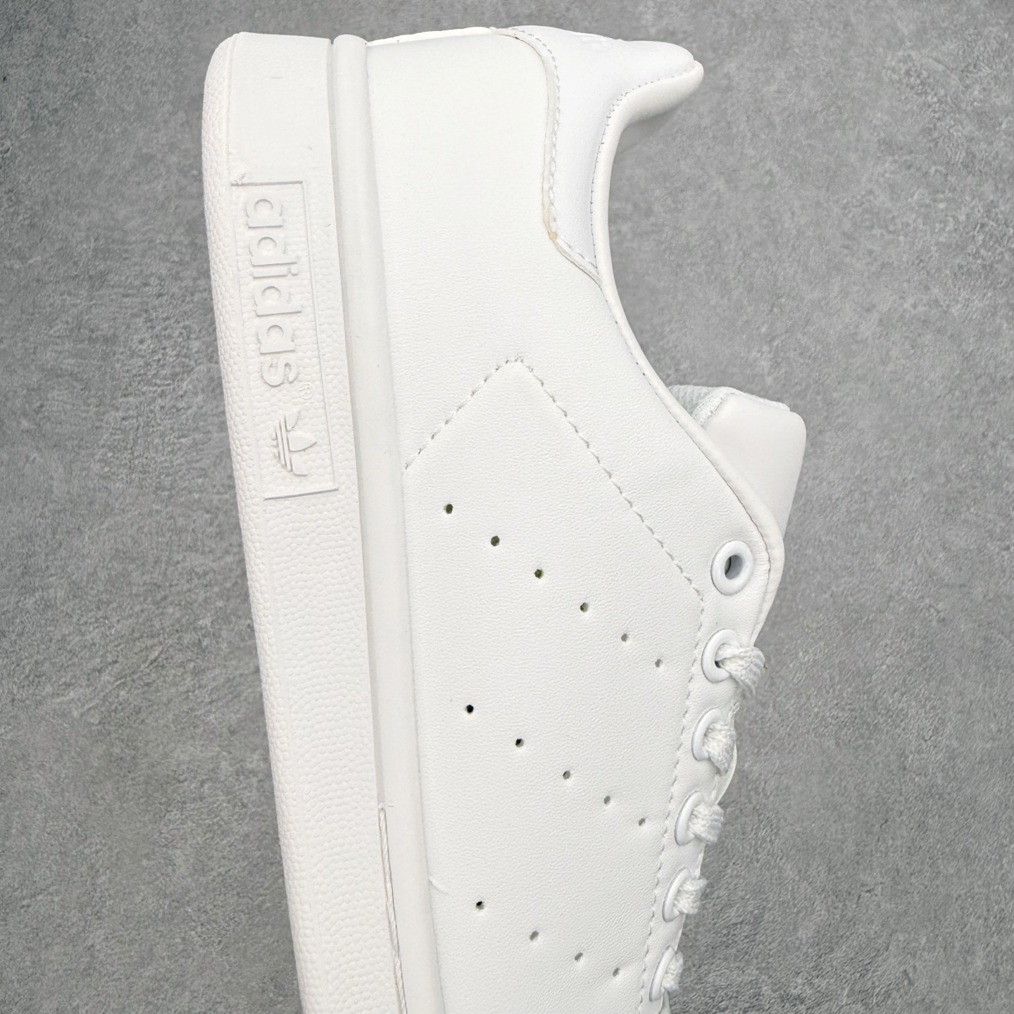 AD Originals Stan Smith 史密斯经典小白鞋板鞋一、基础信息• 官方名称：Stan 