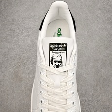 AD Originals Stan Smith 史密斯经典小白鞋板鞋一、基础信息• 官方名称:Stan AD Originals Stan Smith 史密斯经典小白鞋板鞋一、基础信息• 官方名称:Stan