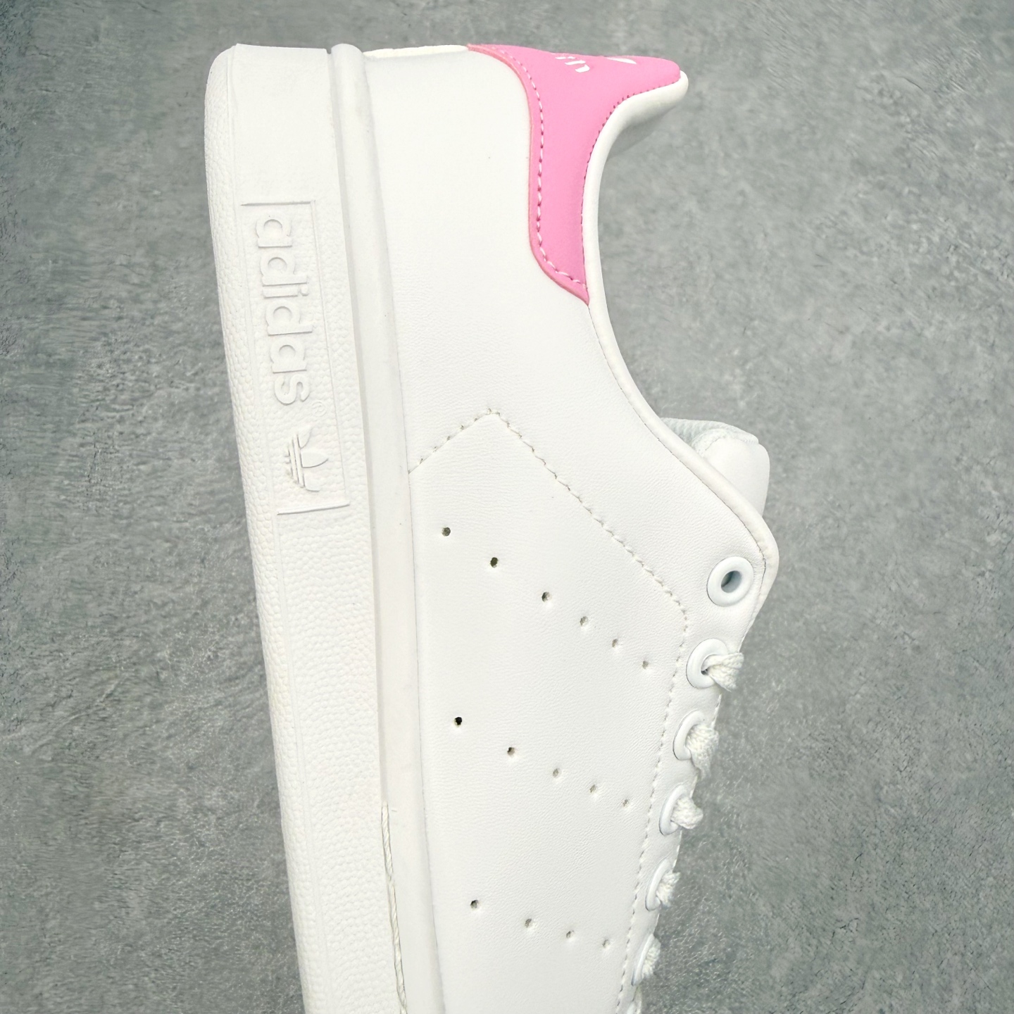 AD Originals Stan Smith 史密斯经典小白鞋板鞋一、基础信息• 官方名称：Stan 
