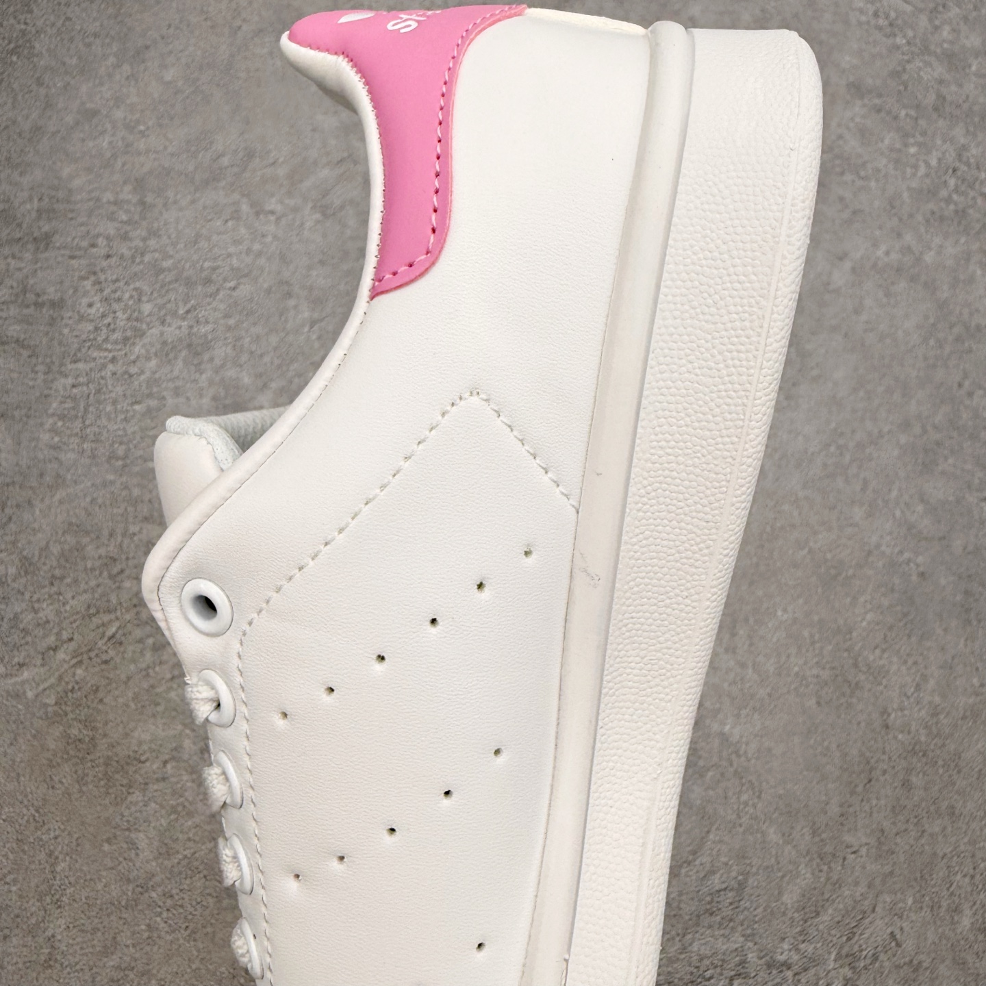 AD Originals Stan Smith 史密斯经典小白鞋板鞋一、基础信息• 官方名称：Stan 