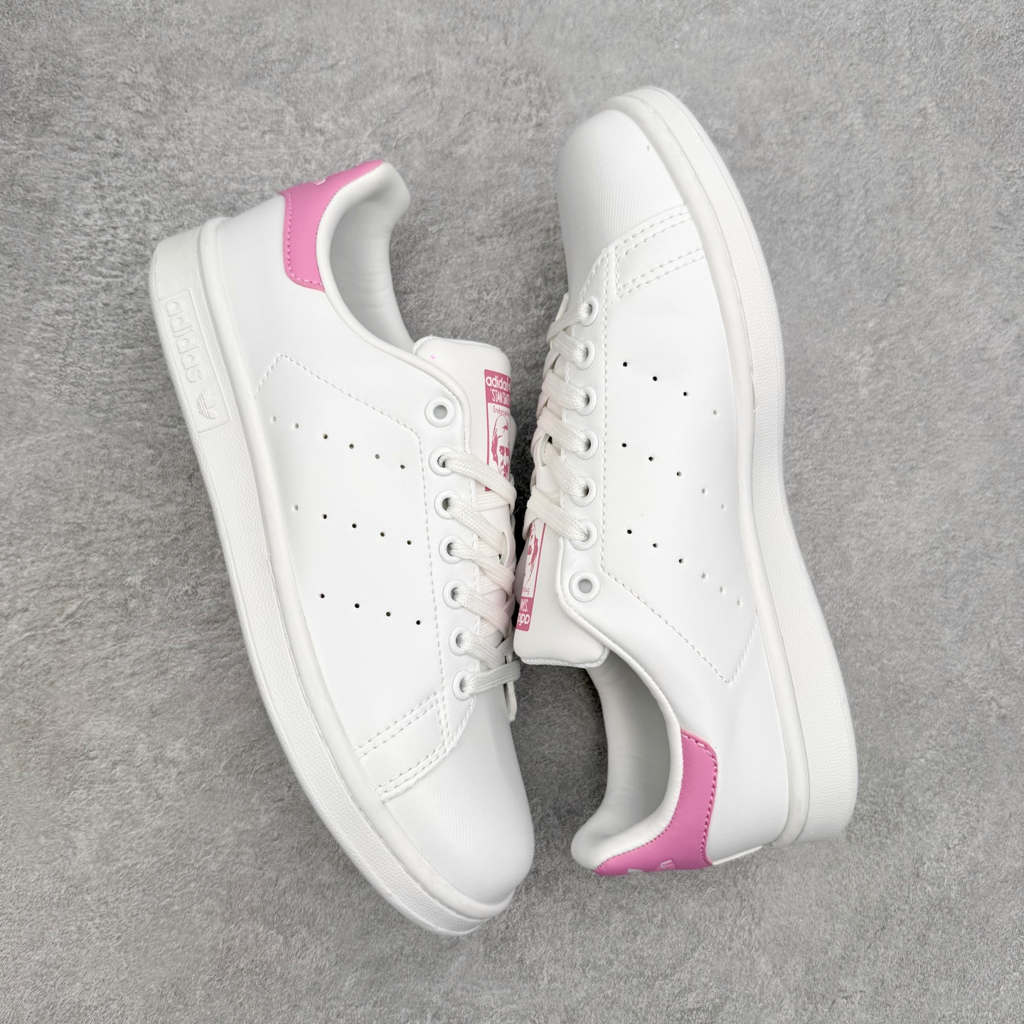 AD Originals Stan Smith 史密斯经典小白鞋板鞋一、基础信息• 官方名称：Stan 
