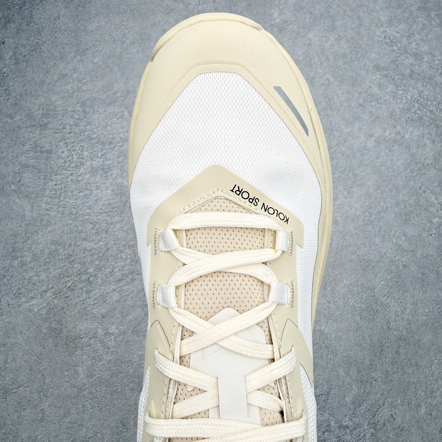 KOLON SPORT 可隆Vibram大底全黑户外徒步登山鞋产品概述本款为可隆户外系列低帮专业徒步鞋，