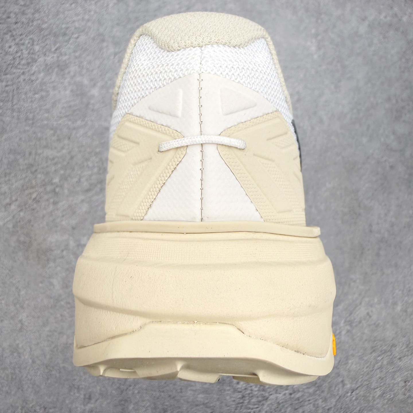 KOLON SPORT 可隆Vibram大底全黑户外徒步登山鞋产品概述本款为可隆户外系列低帮专业徒步鞋，