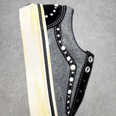 SATOSHI NAKAMOTO x OTW By Vans Old Skool酒红珍珠铆钉 做旧复古休 SATOSHI NAKAMOTO x OTW By Vans Old Skool酒红珍珠铆钉 做旧复古休