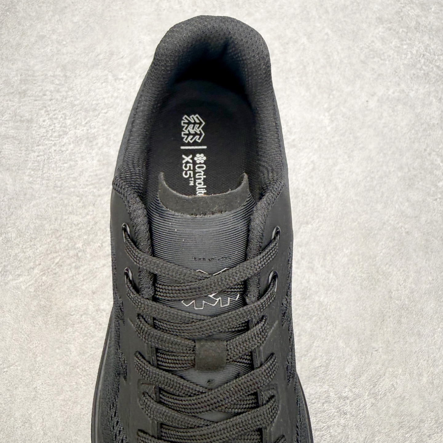 KOLON SPORT 可隆Vibram大底全黑户外徒步登山鞋产品概述本款为可隆户外系列低帮专业徒步鞋，