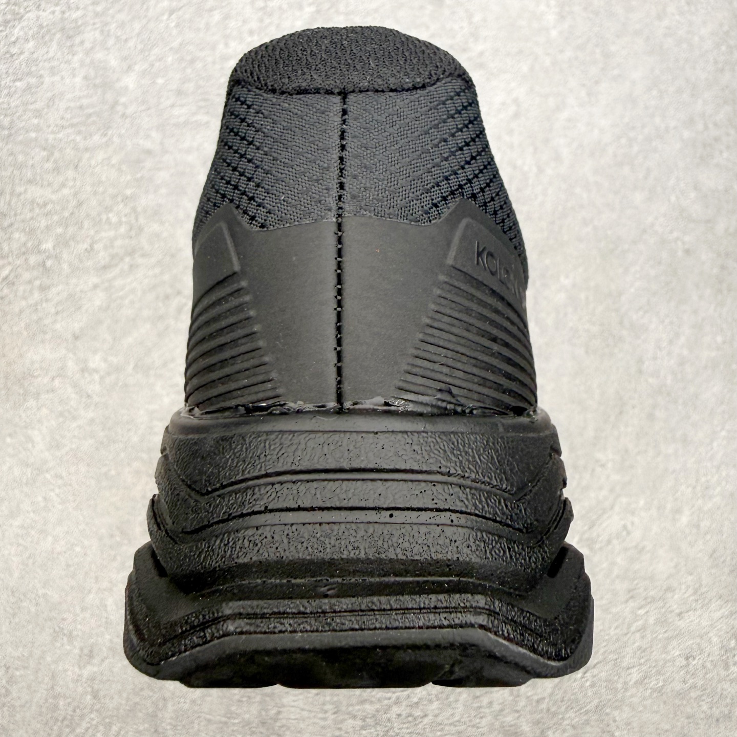 KOLON SPORT 可隆Vibram大底全黑户外徒步登山鞋产品概述本款为可隆户外系列低帮专业徒步鞋，