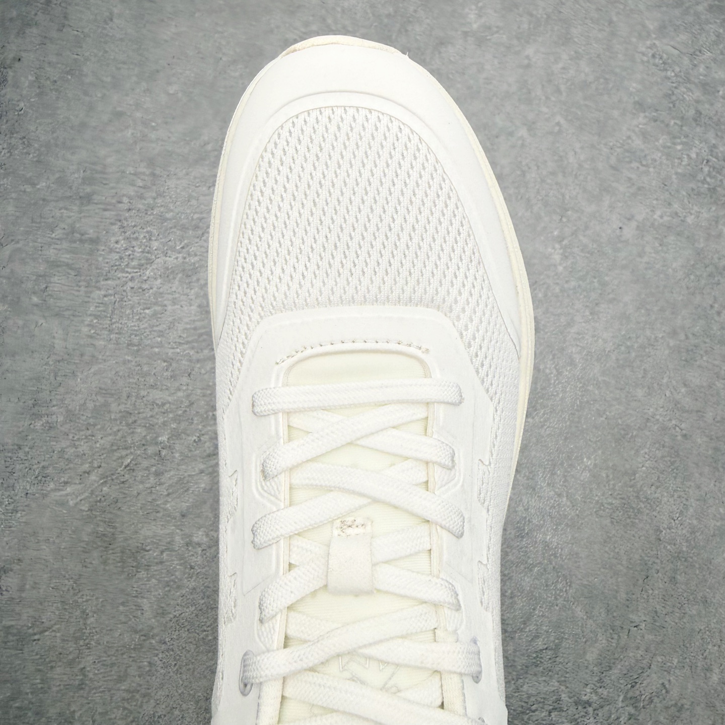 KOLON SPORT 可隆Vibram大底全黑户外徒步登山鞋产品概述本款为可隆户外系列低帮专业徒步鞋，
