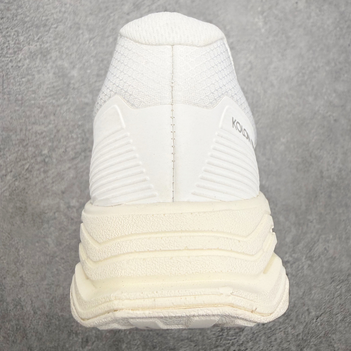 KOLON SPORT 可隆Vibram大底全黑户外徒步登山鞋产品概述本款为可隆户外系列低帮专业徒步鞋，