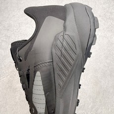Salomon GENESIS 萨洛蒙全黑专业越野跑鞋一、基础参数• 型号:Salomon GENESI Salomon GENESIS 萨洛蒙全黑专业越野跑鞋一、基础参数• 型号:Salomon GENESI