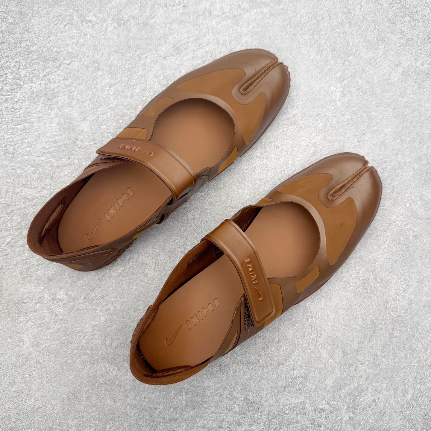 SKIMS x NK Air Rift 舒适贴合生活休闲鞋 男女同款 这双SKIMS x Air Rif