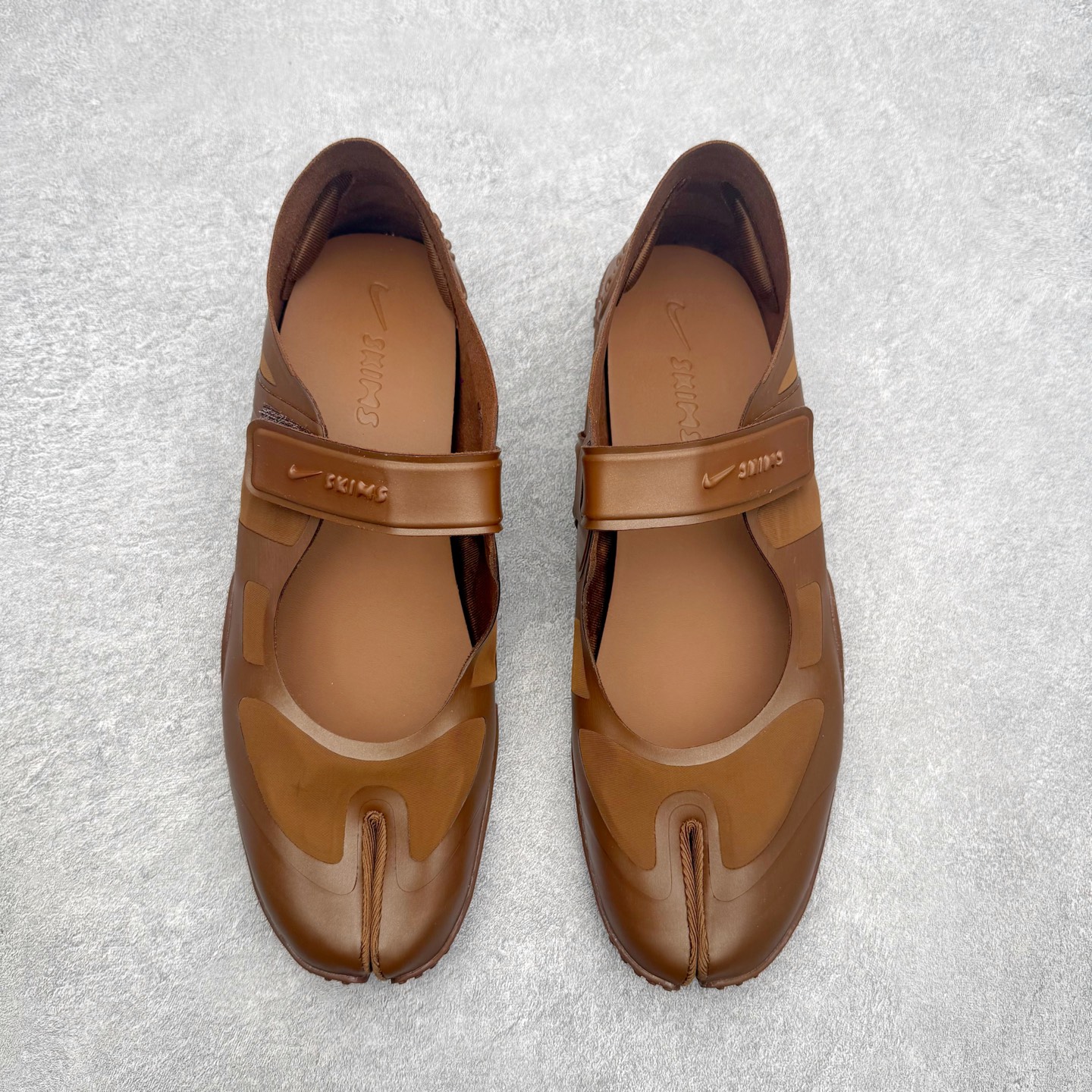 SKIMS x NK Air Rift 舒适贴合生活休闲鞋 男女同款 这双SKIMS x Air Rif