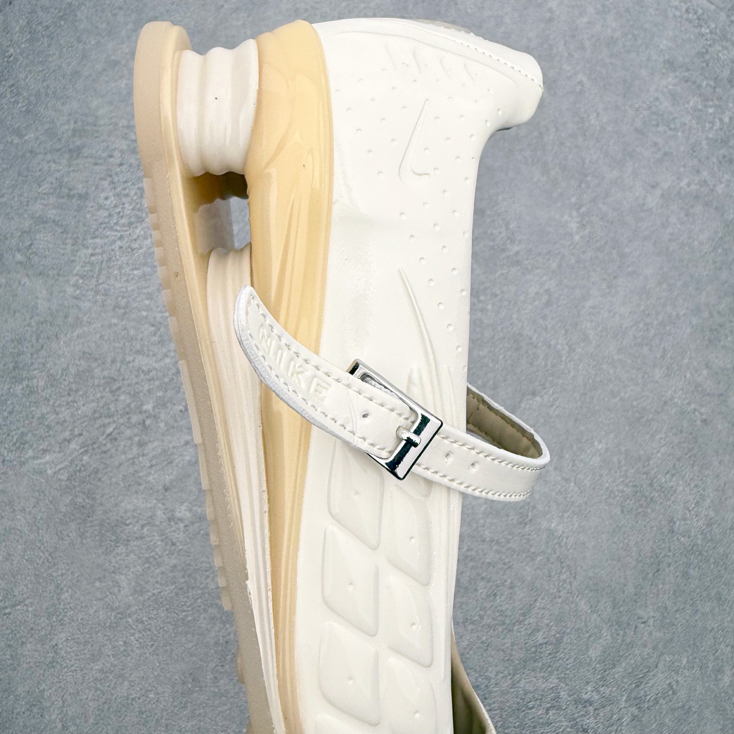 NK SHOX Z CALISTRA 舒适百搭 平跟 玛丽珍鞋气垫芭蕾风休闲单鞋产品概述📌这款是耐克做了