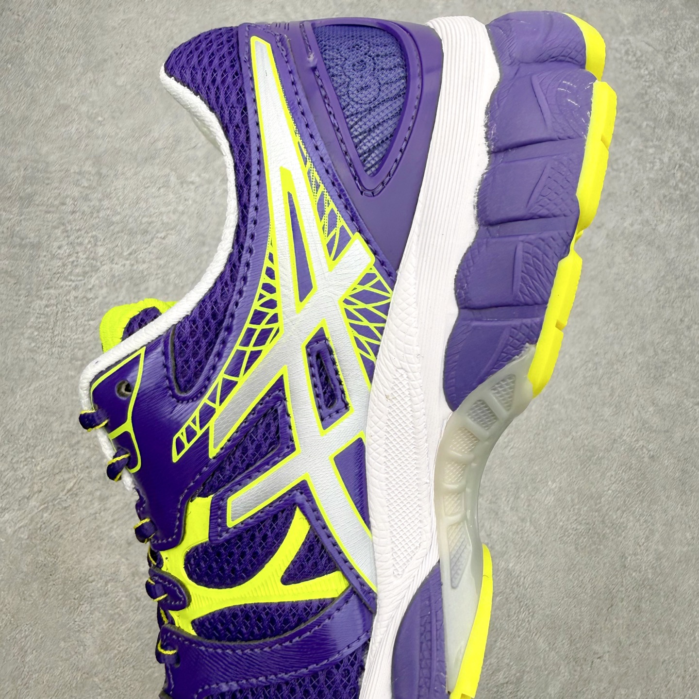 ASICS GEL-Nimbus 16 缓震旗舰跑鞋中性缓震长距离训练鞋一、产品概述本款是亚瑟士2014
