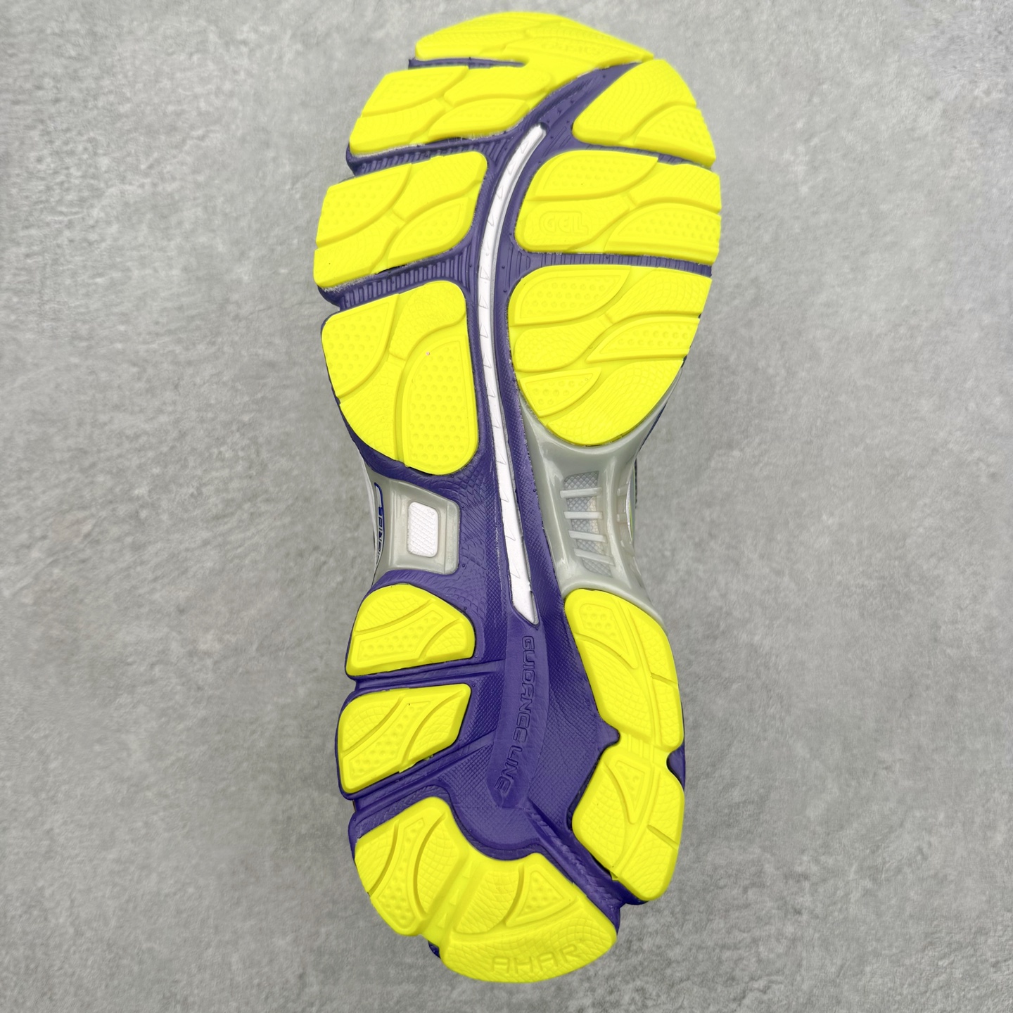 ASICS GEL-Nimbus 16 缓震旗舰跑鞋中性缓震长距离训练鞋一、产品概述本款是亚瑟士2014
