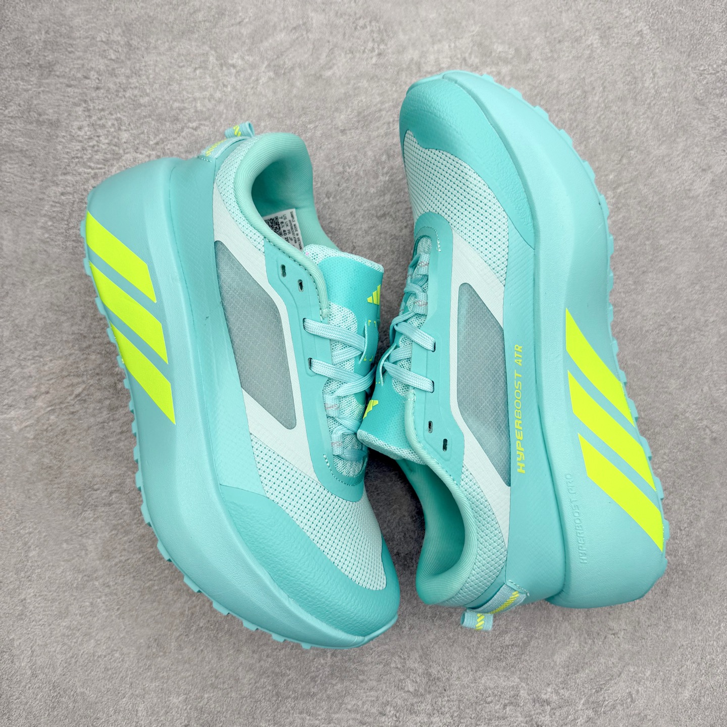 AD Hyperboost Edge 爆米花缓震舒适贴合跑步鞋 在 BOOST 之前冠以了 “HYPER AD Hyperboost Edge 爆米花缓震舒适贴合跑步鞋 在 BOOST 之前冠以了 “HYPER