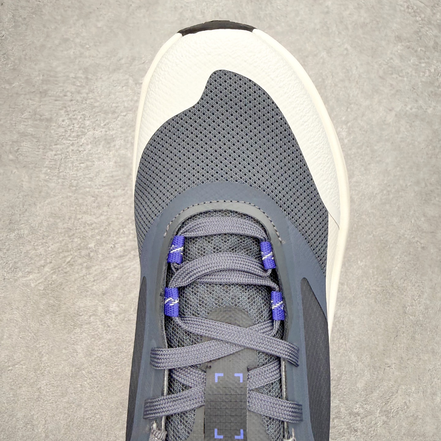 AD Hyperboost Edge 爆米花缓震舒适贴合跑步鞋 在 BOOST 之前冠以了 “HYPER AD Hyperboost Edge 爆米花缓震舒适贴合跑步鞋 在 BOOST 之前冠以了 “HYPER