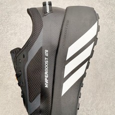 AD Hyperboost Edge 爆米花缓震舒适贴合跑步鞋 在 BOOST 之前冠以了 “HYPER AD Hyperboost Edge 爆米花缓震舒适贴合跑步鞋 在 BOOST 之前冠以了 “HYPER
