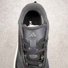 AD Hyperboost Edge 爆米花缓震舒适贴合跑步鞋 在 BOOST 之前冠以了 “HYPER AD Hyperboost Edge 爆米花缓震舒适贴合跑步鞋 在 BOOST 之前冠以了 “HYPER