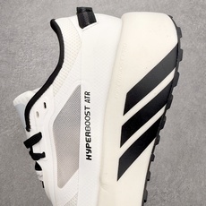AD Hyperboost Edge 爆米花缓震舒适贴合跑步鞋 在 BOOST 之前冠以了 “HYPER AD Hyperboost Edge 爆米花缓震舒适贴合跑步鞋 在 BOOST 之前冠以了 “HYPER
