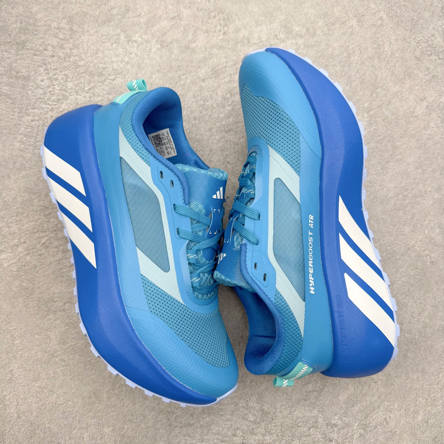 AD Hyperboost Edge 爆米花缓震舒适贴合跑步鞋 在 BOOST 之前冠以了 “HYPER