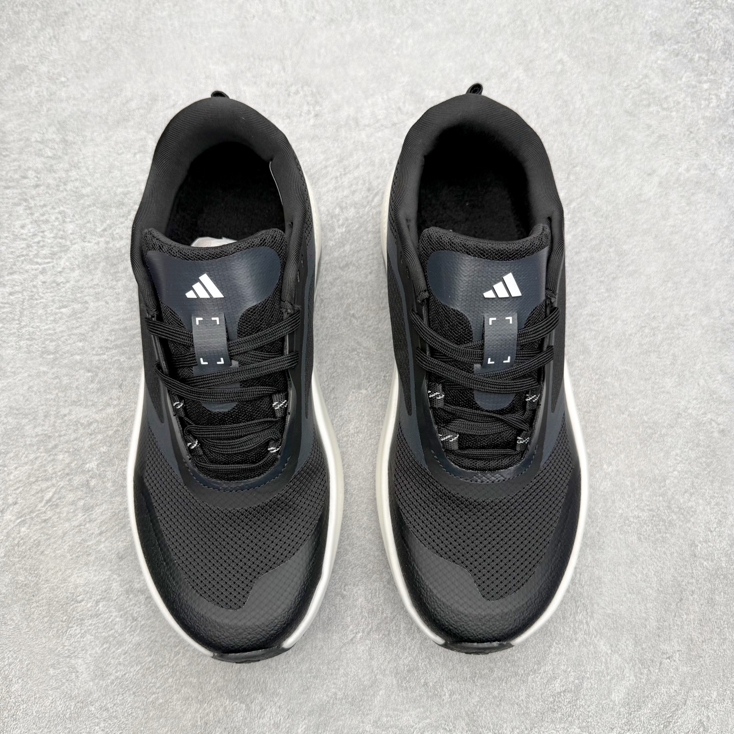 AD Hyperboost Edge 爆米花缓震舒适贴合跑步鞋 在 BOOST 之前冠以了 “HYPER AD Hyperboost Edge 爆米花缓震舒适贴合跑步鞋 在 BOOST 之前冠以了 “HYPER