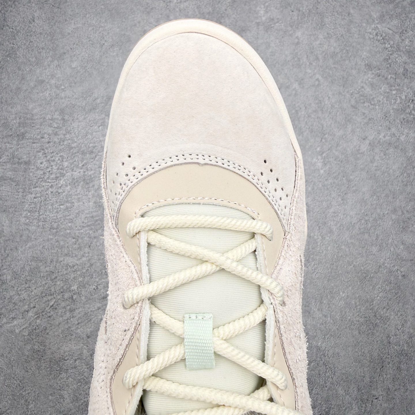 ＃HZ Bad Bunny x AD BadBo 1.0 联名复古中帮板鞋KJ1468一、基础联名背景1