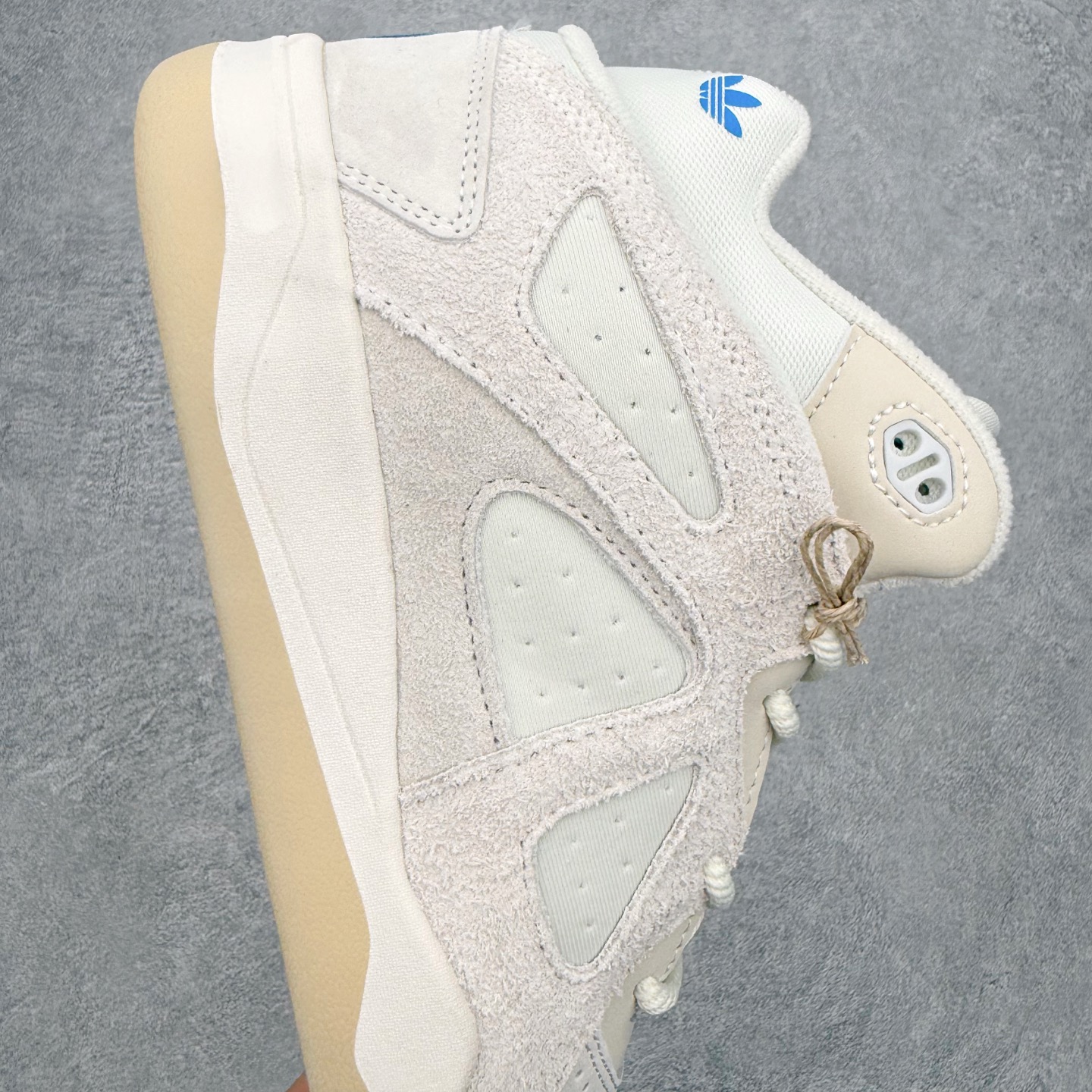 ＃HZ Bad Bunny x AD BadBo 1.0 联名复古中帮板鞋KJ1468一、基础联名背景1