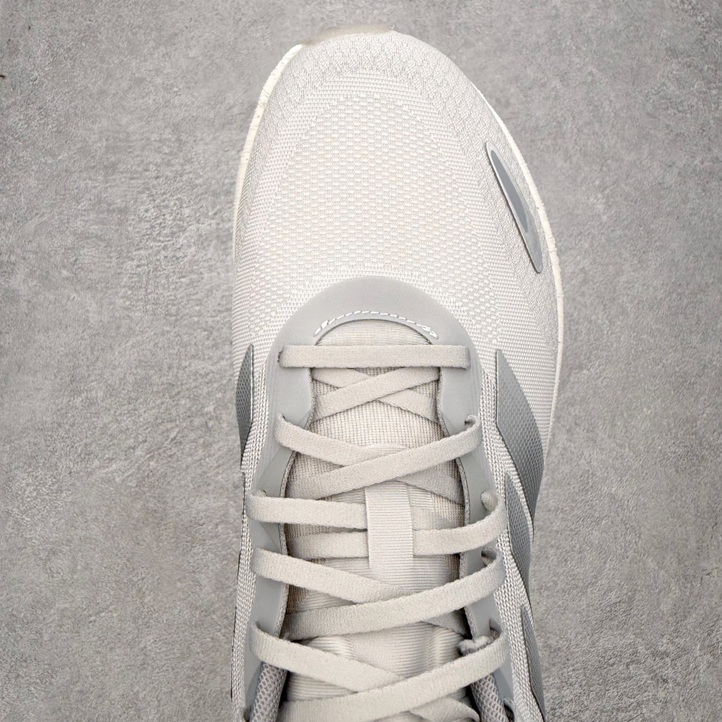 #RS纯原 AD VELOSTAR Light Boost 中性透气日常训练慢跑鞋|灰色 KJ5179 产品概述 定位日 #RS纯原 AD VELOSTAR Light Boost 中性透气日常训练慢跑鞋|灰色 KJ5179 产品概述 定位日