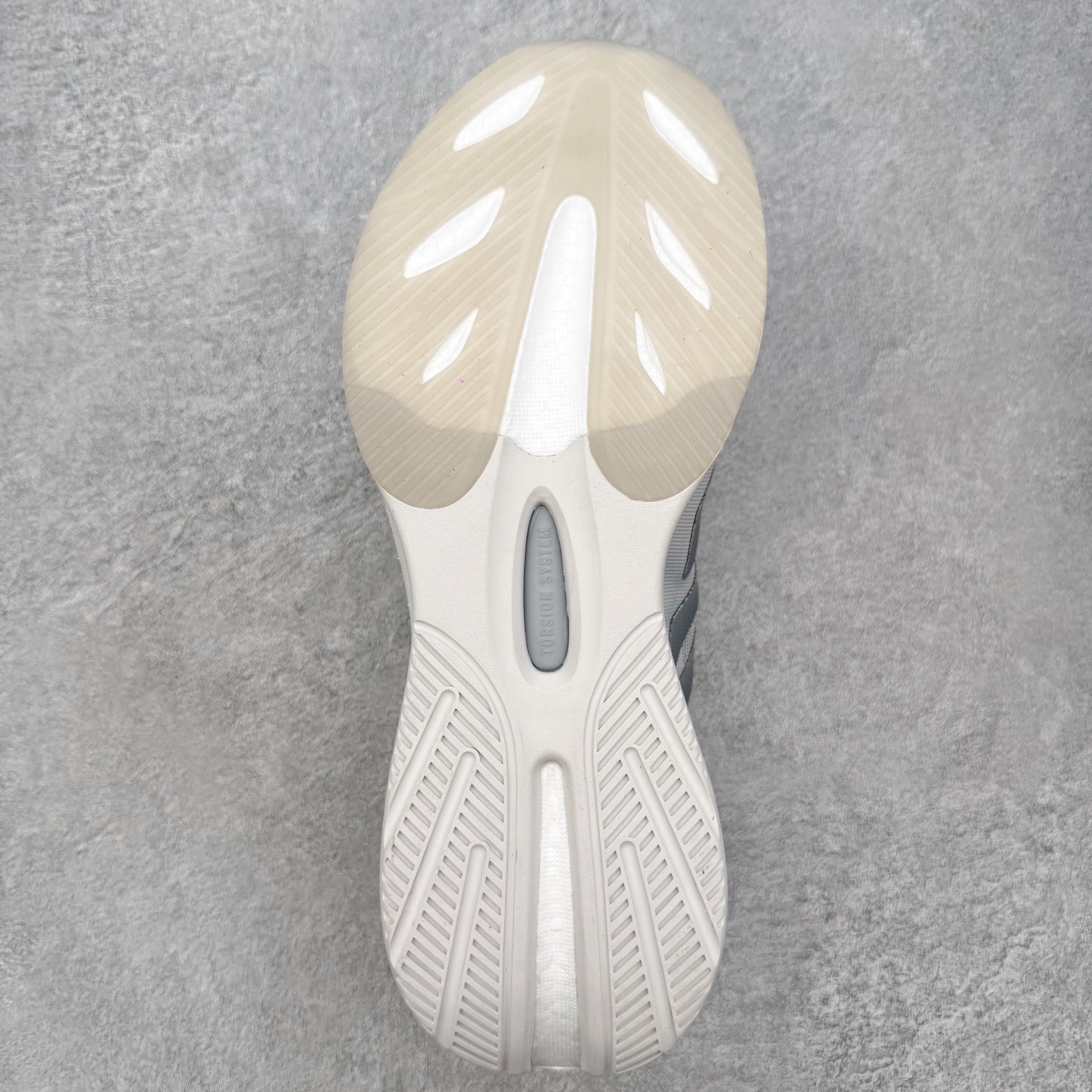 #RS纯原 AD VELOSTAR Light Boost 中性透气日常训练慢跑鞋|灰色 KJ5179 产品概述 定位日 #RS纯原 AD VELOSTAR Light Boost 中性透气日常训练慢跑鞋|灰色 KJ5179 产品概述 定位日