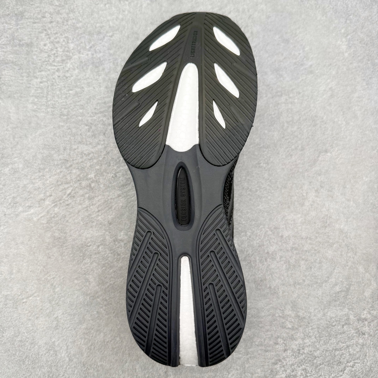 #RS纯原 AD VELOSTAR Light Boost 中性透气日常训练慢跑鞋|黑色 HQ7296 产品概述 定位日 #RS纯原 AD VELOSTAR Light Boost 中性透气日常训练慢跑鞋|黑色 HQ7296 产品概述 定位日