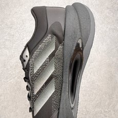 #RS纯原 AD VELOSTAR Light Boost 中性透气日常训练慢跑鞋|黑色 HQ7296 产品概述 定位日 #RS纯原 AD VELOSTAR Light Boost 中性透气日常训练慢跑鞋|黑色 HQ7296 产品概述 定位日