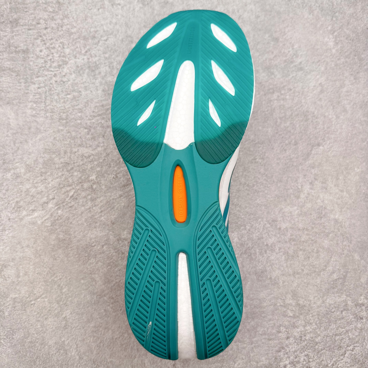 #RS纯原 AD VELOSTAR Light Boost 中性透气日常训练慢跑鞋|白蓝橙 KI6018 产品概述 定位 #RS纯原 AD VELOSTAR Light Boost 中性透气日常训练慢跑鞋|白蓝橙 KI6018 产品概述 定位