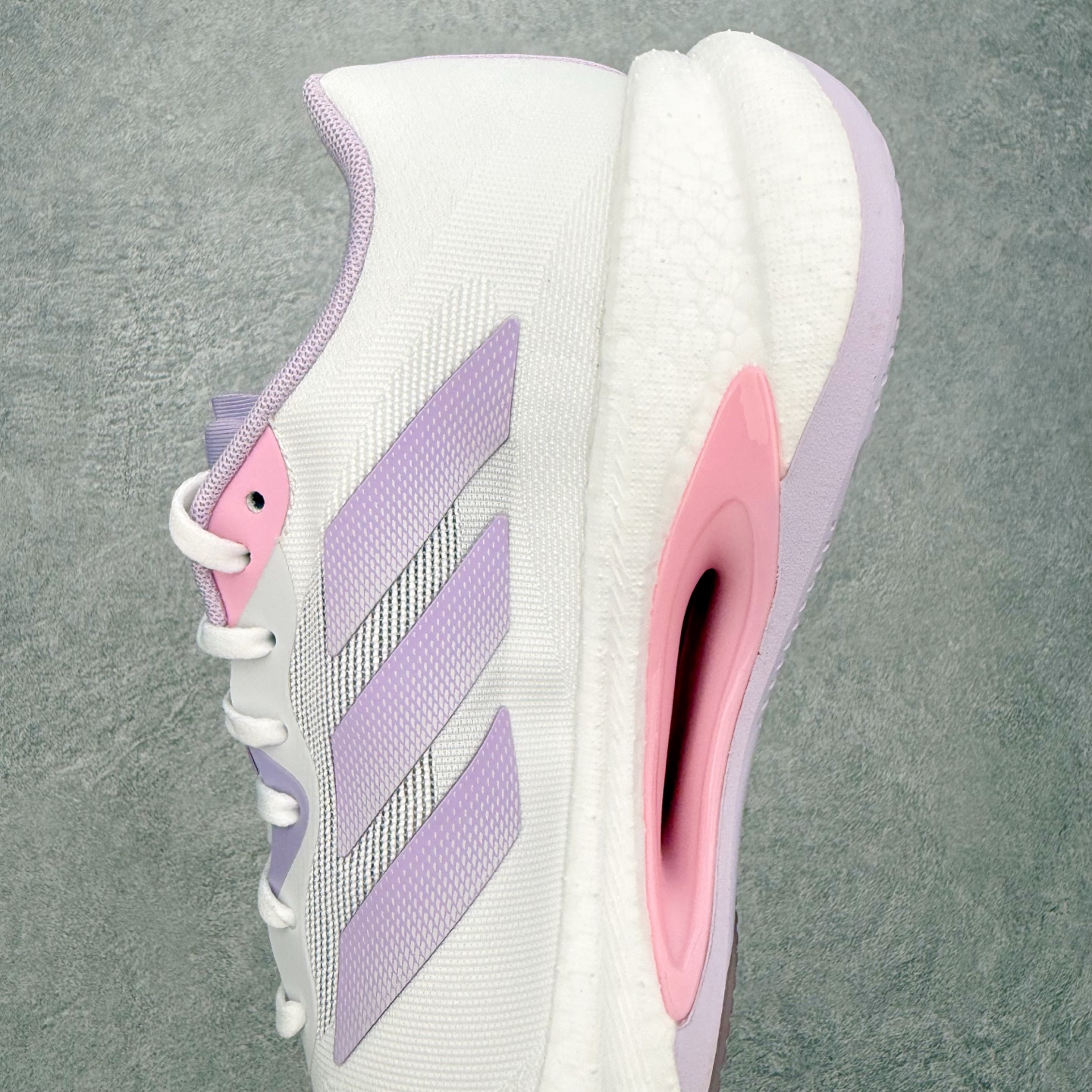 ＃RS纯原 AD VELOSTAR Light Boost 中性透气日常训练慢跑鞋｜白紫 KI6017 产品概述 定位日