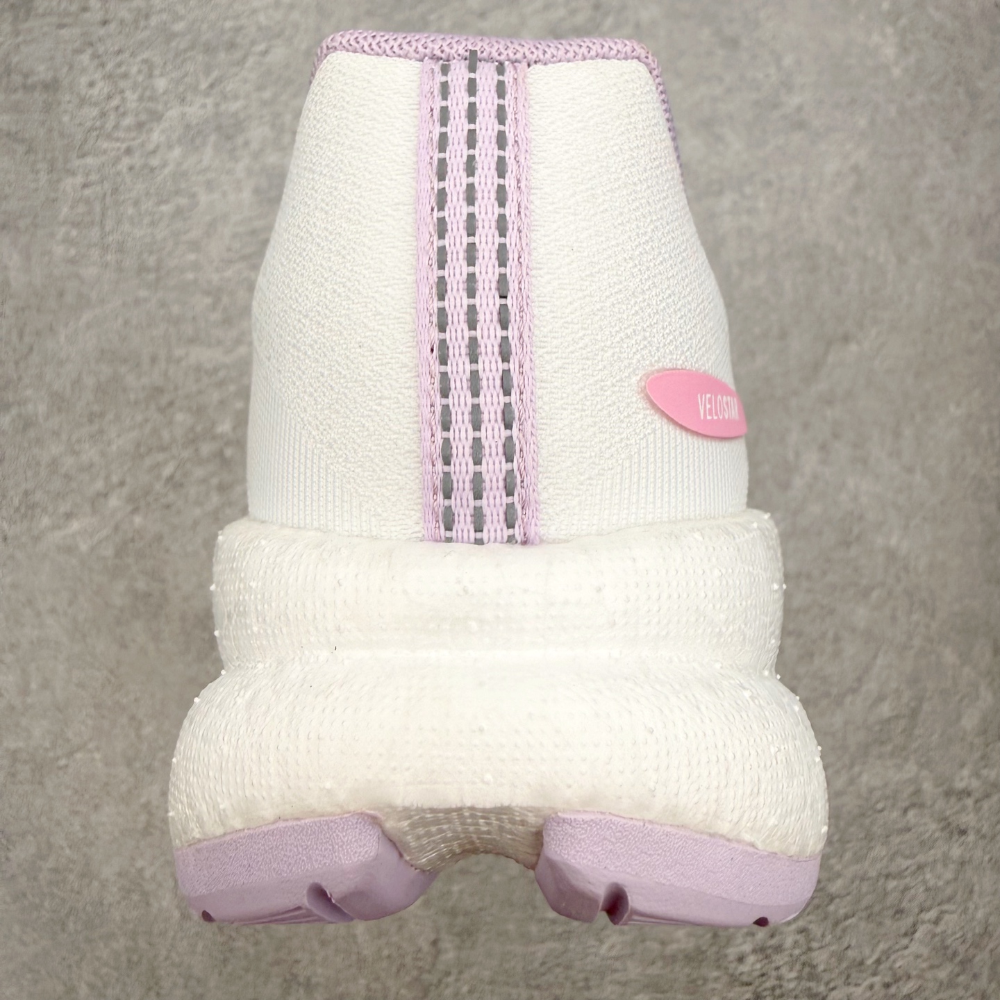 ＃RS纯原 AD VELOSTAR Light Boost 中性透气日常训练慢跑鞋｜白紫 KI6017 产品概述 定位日