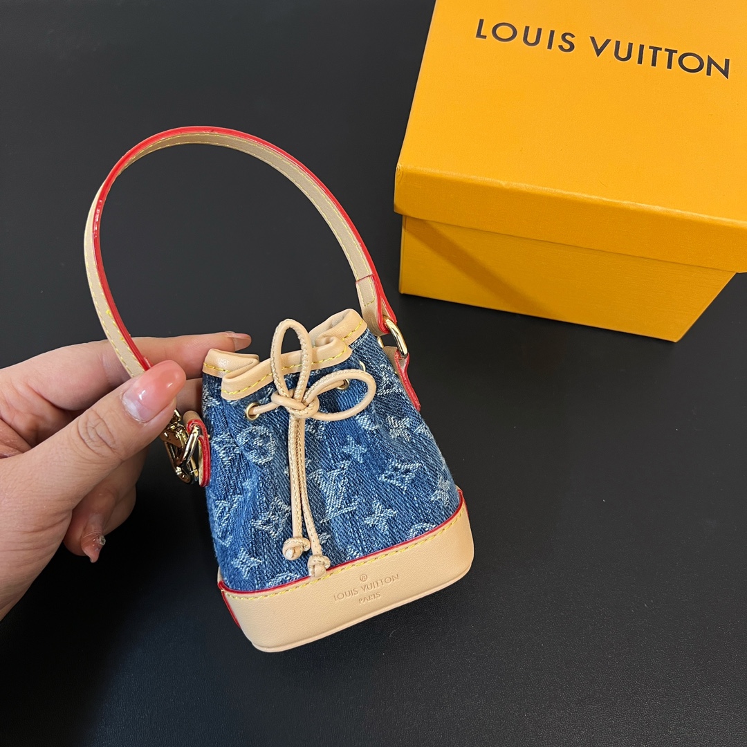 Louis Vuitton Perfect
 Bucket Bags Monogram Canvas Chains M01700