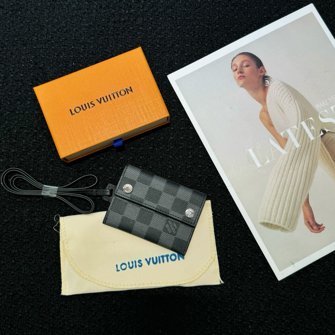 لويس فيتون محفظة الجيب غلاف البطاقة أسود . Monogram Canvas قماش جلد البقر سلسلة الصيف موضة