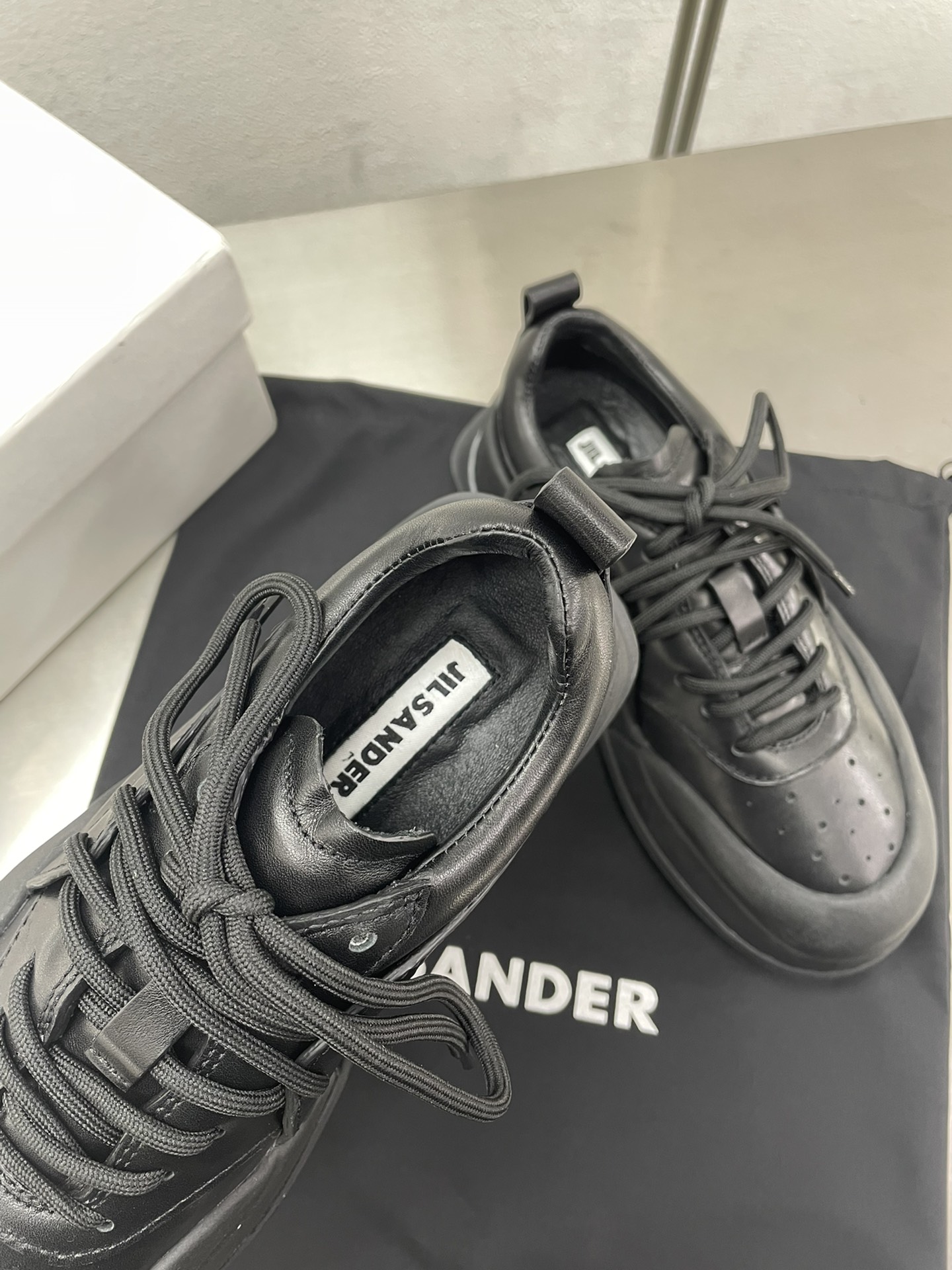 Thick Bottom Sneakers by Jill Sanders: Exclusive Design with High-Quality Fabric and French Style - 图片 5