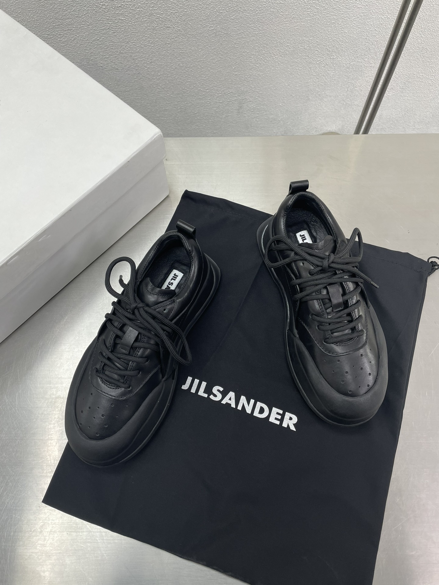 Thick Bottom Sneakers by Jill Sanders: Exclusive Design with High-Quality Fabric and French Style - 图片 3
