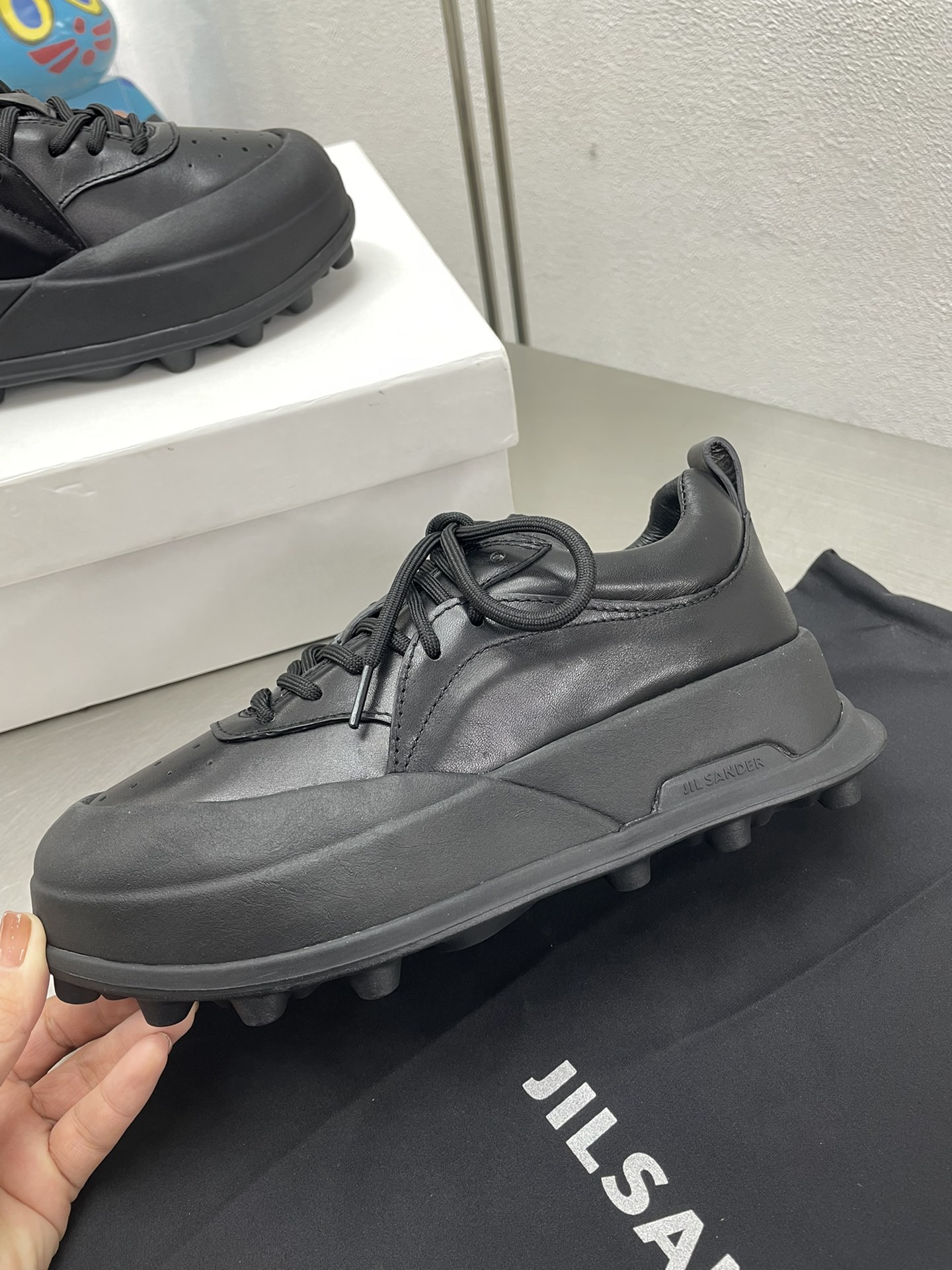 Thick Bottom Sneakers by Jill Sanders: Exclusive Design with High-Quality Fabric and French Style - 图片 8