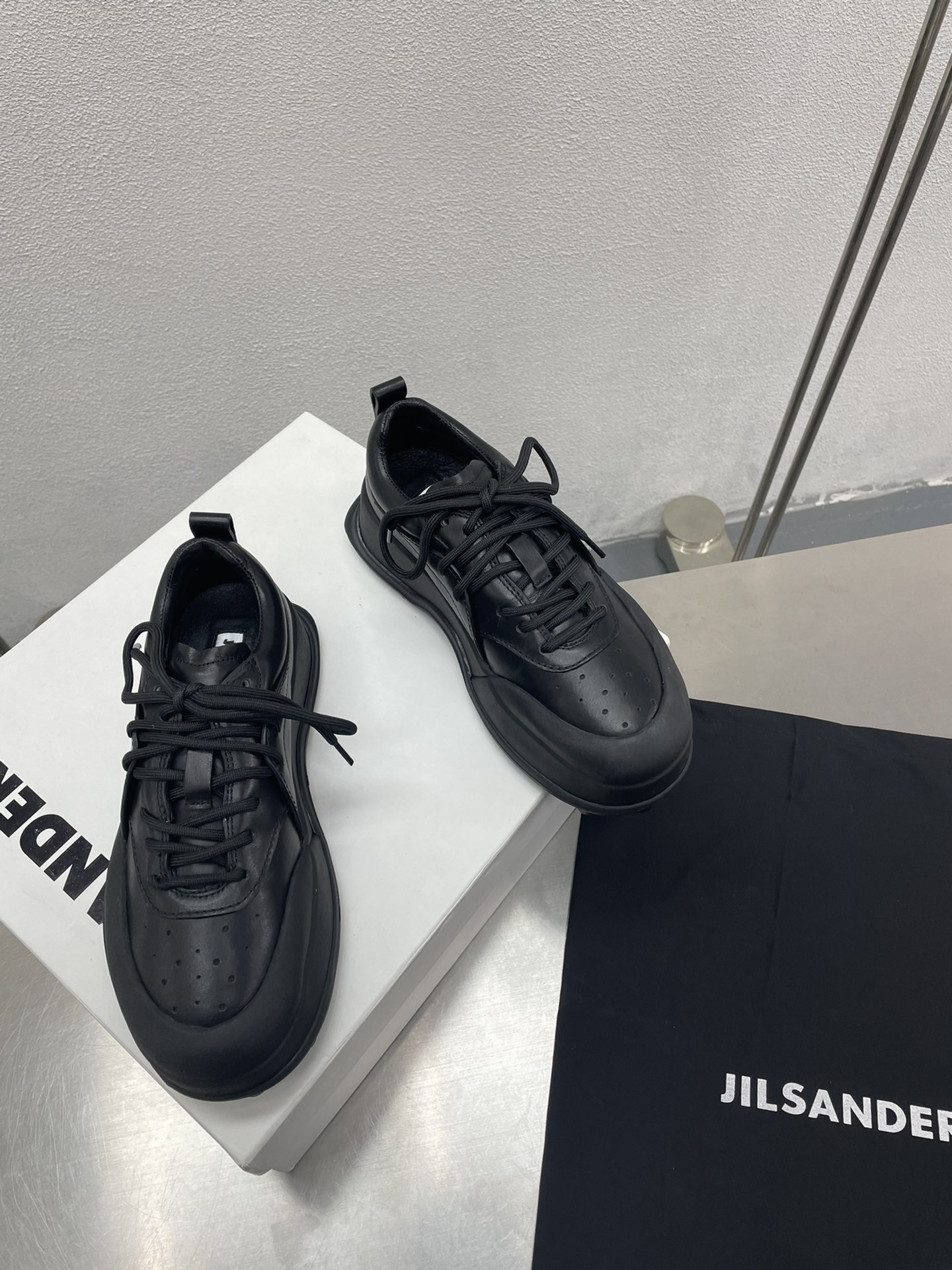 Thick Bottom Sneakers by Jill Sanders: Exclusive Design with High-Quality Fabric and French Style - 图片 4