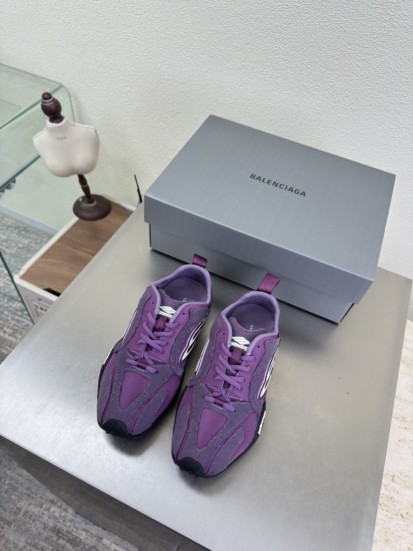 NO:750781,Corduroy design style Balenciaga sneakers BALENCIAG exclusive B B fabric original consistent technical fabric lining mesh purple top version all matching materials Continuing demna's rebellious attitude towards mainstream gorgeous fashion through-dyeing process large logo special heel design matching outsole with family logo one-piece molding yardage 35 36 37 38 39 40 (40 customization is not returnable)  With original packaging, casual shoes/sneakers, balenciaga, balenciaga, sneakers19860909灯芯绒设计风格 巴黎世家 运动鞋 BALENCIAG 专属 B B 面料 原版一致科技面料 内里 网布 紫色 顶级版本 全部对版材料 继续着demna式的对主流华丽时尚的反叛态度 透染工艺 大logo 特别跟型设计 带家族logo 对版大底 一体成型 码数 35 36 37 38 39 40（40 定制不退换） 配原版包装,休闲鞋/运动鞋,balenciaga,balenciaga,sneakers,Women's Shoes