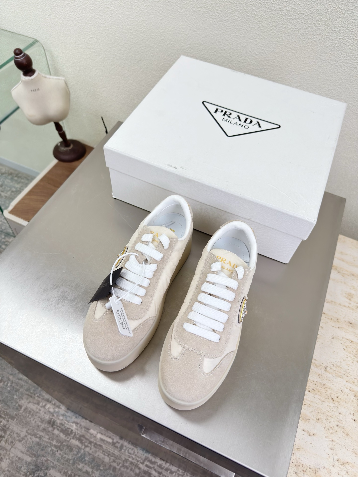 NO:750903,Thick-soled sports shoes Side logo Back empty shoes High-end boutique Prada Apricot PRADA outsole hand-stitched Pursuit of excellence in details Simple design Triangular logo logo The design and simple lines of the logo are very stylish Simple and pure tones Original molding Comfortable and popular on the street —————————————————— Logo craftsmanship Leading the cutting edge Lining Lambskin Original molded outsole Size number 35 36 37 38 39 40  41 (order 40 41) with complete package, casual shoes/sports shoes, prada, prada, sneakers, sheepskin19860909厚底运动鞋 侧logo 后空鞋 高端精品 普拉达 杏色 PRADA  大底手工串线 追求卓越细节 简约设计 三角logo logo logo 的设计和简约的线条 很有格调 简单纯粹得色调 原版开模 舒适炸街 ———————————————————— logo 工艺 引领前沿 内里 小羊皮 原版成型大底    码数35 36 37 38 39 40 41（40 41 订） 配全套包装,休闲鞋/运动鞋,prada,prada,sneakers,sheepskin,Women's Shoes