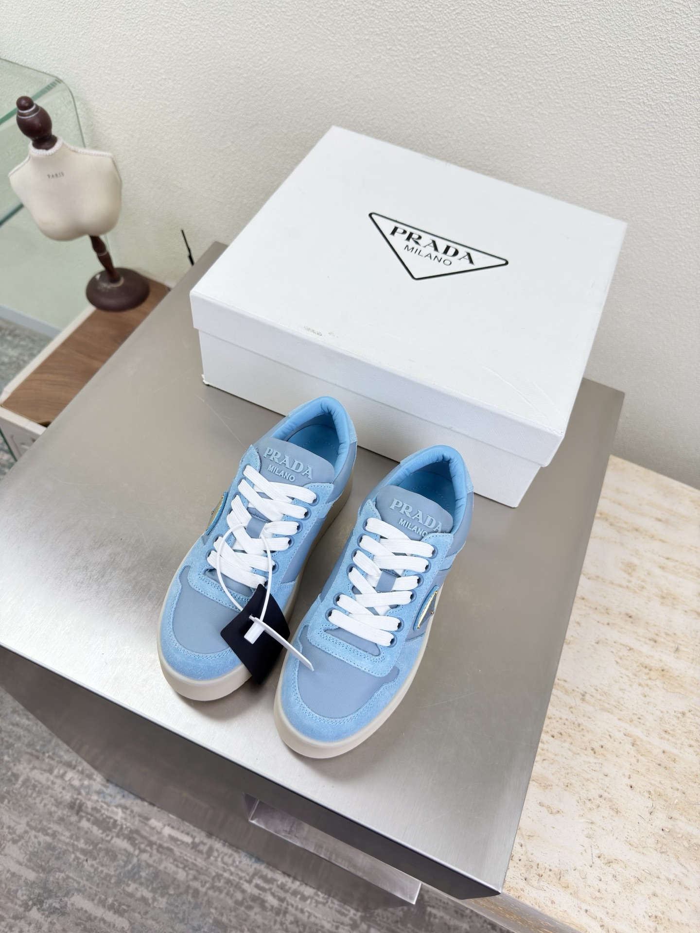 NO:750908,Thick-soled sports shoes Side logo Back empty shoes High-end boutique Prada Blue PRADA outsole hand-stitched Pursuit of excellence in details Simple design Triangular logo logo The design and simple lines of the logo are very stylish Simple and pure tones Original molding Comfortable and popular on the street ———————————————————— Logo craftsmanship Leading the cutting edge Lining Lambskin Original molded outsole Size 35 36 37 38 39 40  41 (order 40 41) with complete package, casual shoes/sports shoes, prada, prada, sneakers, sheepskin19860909厚底运动鞋 侧logo 后空鞋 高端精品 普拉达 蓝色 PRADA  大底手工串线 追求卓越细节 简约设计 三角logo logo logo 的设计和简约的线条 很有格调 简单纯粹得色调 原版开模 舒适炸街 ———————————————————— logo 工艺 引领前沿 内里 小羊皮 原版成型大底    码数35 36 37 38 39 40 41（40 41 订） 配全套包装,休闲鞋/运动鞋,prada,prada,sneakers,sheepskin,Women's Shoes