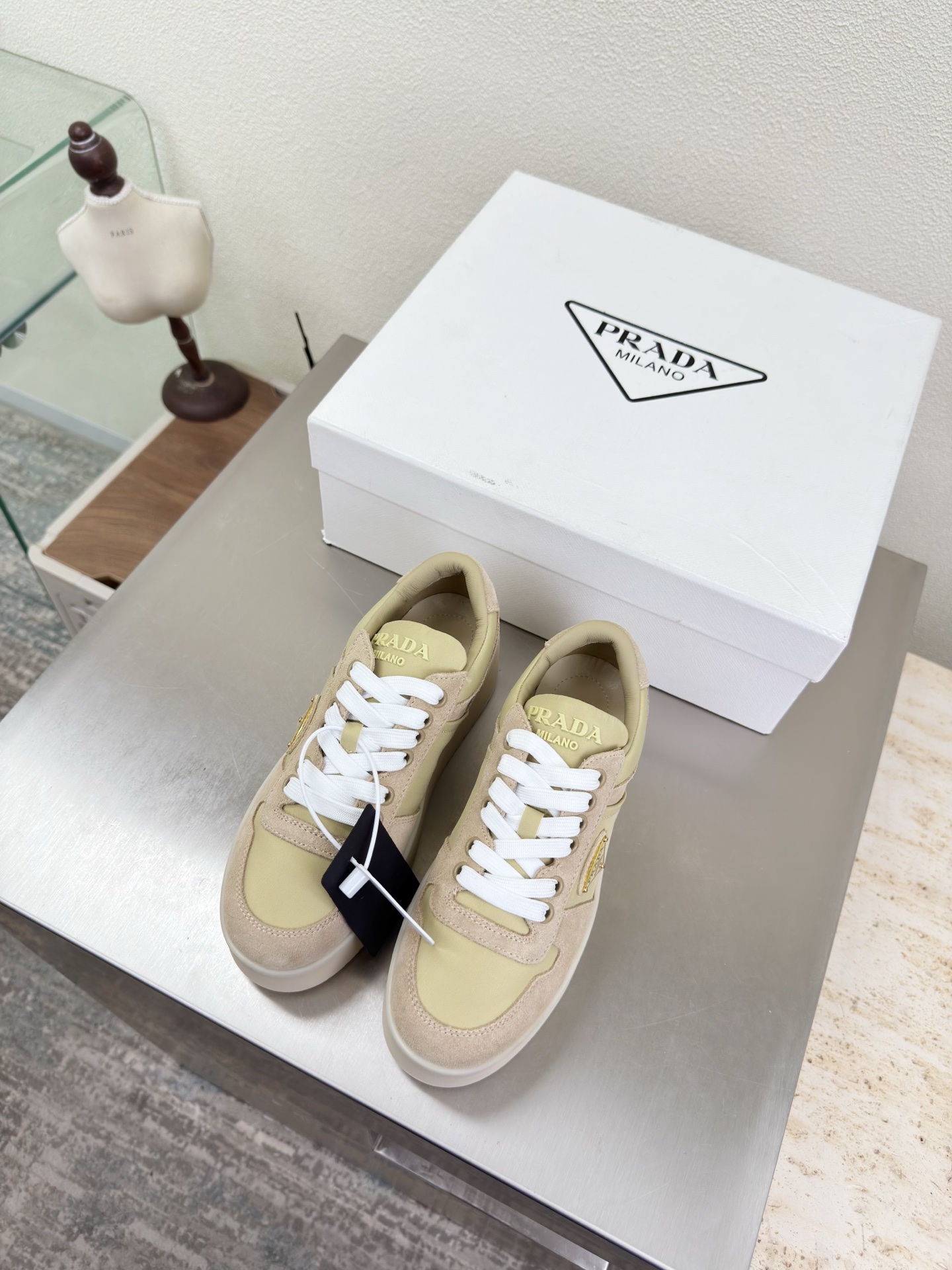 NO:750917,Thick-soled sports shoes Side logo Back empty shoes High-end boutique Prada Apricot PRADA outsole hand-stitched Pursuit of excellence in details Simple design Triangular logo logo The design and simple lines of the logo are very stylish Simple and pure tones Original molding Comfortable and popular on the street —————————————————— Logo craftsmanship Leading the cutting edge Lining Lambskin Original molded outsole Size number 35 36 37 38 39 40  41 (order 40 41) with complete package, casual shoes/sports shoes, prada, prada, sneakers, sheepskin19860909厚底运动鞋 侧logo 后空鞋 高端精品 普拉达 杏色 PRADA  大底手工串线 追求卓越细节 简约设计 三角logo logo logo 的设计和简约的线条 很有格调 简单纯粹得色调 原版开模 舒适炸街 ———————————————————— logo 工艺 引领前沿 内里 小羊皮 原版成型大底    码数35 36 37 38 39 40 41（40 41 订） 配全套包装,休闲鞋/运动鞋,prada,prada,sneakers,sheepskin,Women's Shoes