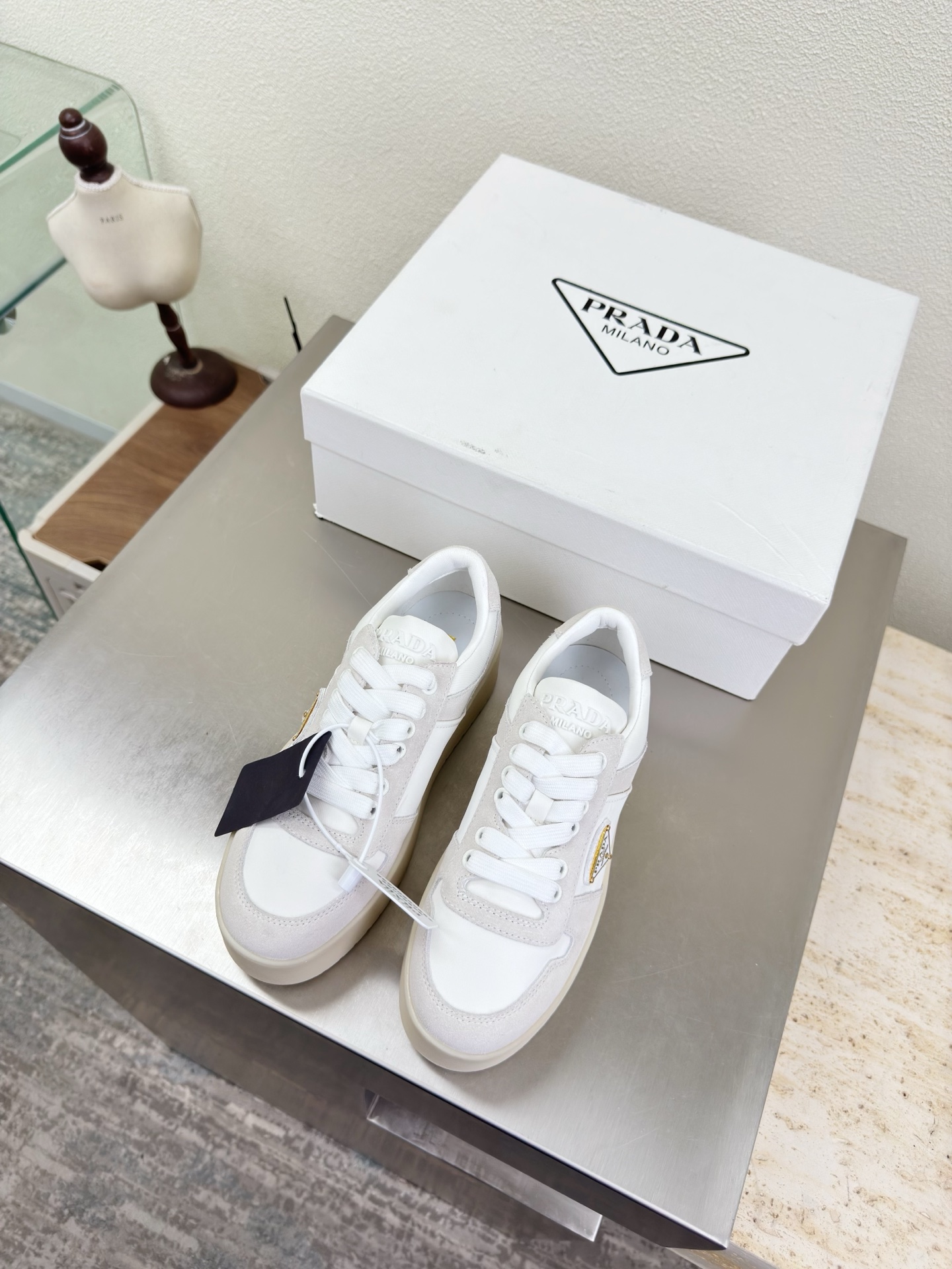 NO:750870,Thick-soled sneakers with side logo and empty back shoes. High-end boutique. Prada. Off-white PRADA outsole. Hand-stitched. Pursuing excellent details. Simple design. Triangular logo. Logo design and simple lines. Very stylish. Simple and pure color. Original molding. Comfortable and popular on the street. ———————————————————— Logo craftsmanship. Leading the cutting edge. Lining. Lambskin. Original molded outsole. Size: 35 36 37 38 39 40  41 (order 40 41) with complete package, casual shoes/sports shoes, prada, prada, sneakers, sheepskin19860909厚底运动鞋 侧logo 后空鞋 高端精品 普拉达 米白PRADA  大底手工串线 追求卓越细节 简约设计 三角logo logo logo 的设计和简约的线条 很有格调 简单纯粹得色调 原版开模 舒适炸街 ———————————————————— logo 工艺 引领前沿 内里 小羊皮 原版成型大底    码数35 36 37 38 39 40 41（40 41 订） 配全套包装,休闲鞋/运动鞋,prada,prada,sneakers,sheepskin,Women's Shoes