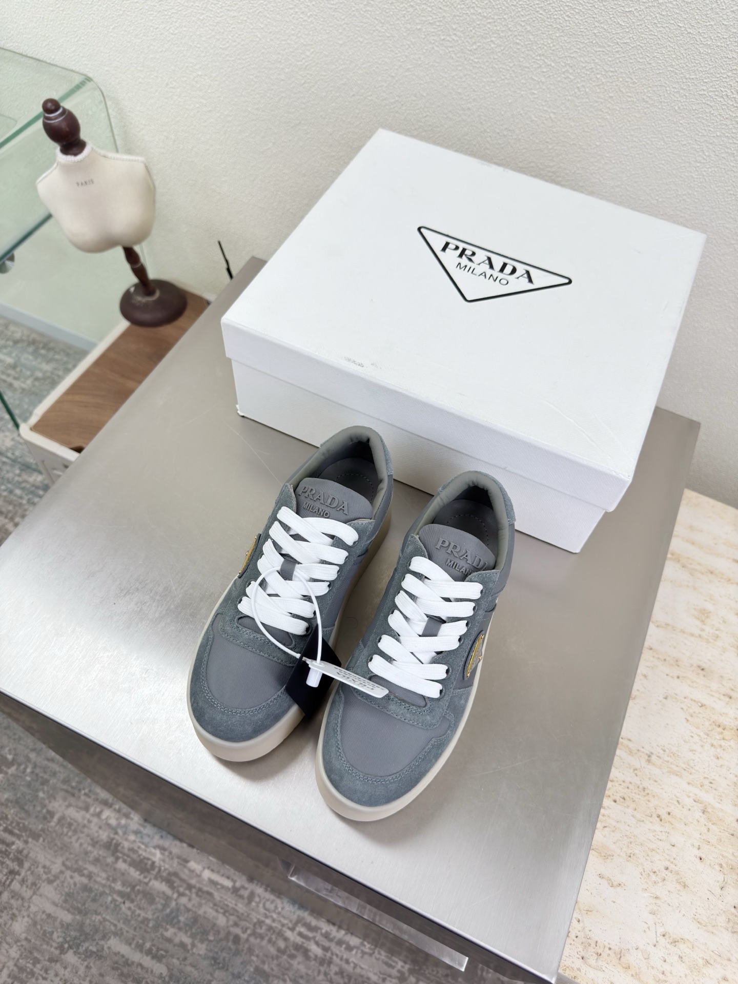 NO:750881,Thick-soled sports shoes Side logo Back empty shoes High-end boutique Prada Blue PRADA outsole hand-stitched Pursuit of excellence in details Simple design Triangular logo logo The design and simple lines of the logo are very stylish Simple and pure tones Original molding Comfortable and popular on the street ———————————————————— Logo craftsmanship Leading the cutting edge Lining Lambskin Original molded outsole Size 35 36 37 38 39 40  41 (order 40 41) with complete package, casual shoes/sports shoes, prada, prada, sneakers, sheepskin19860909厚底运动鞋 侧logo 后空鞋 高端精品 普拉达 蓝色 PRADA  大底手工串线 追求卓越细节 简约设计 三角logo logo logo 的设计和简约的线条 很有格调 简单纯粹得色调 原版开模 舒适炸街 ———————————————————— logo 工艺 引领前沿 内里 小羊皮 原版成型大底    码数35 36 37 38 39 40 41（40 41 订） 配全套包装,休闲鞋/运动鞋,prada,prada,sneakers,sheepskin,Women's Shoes