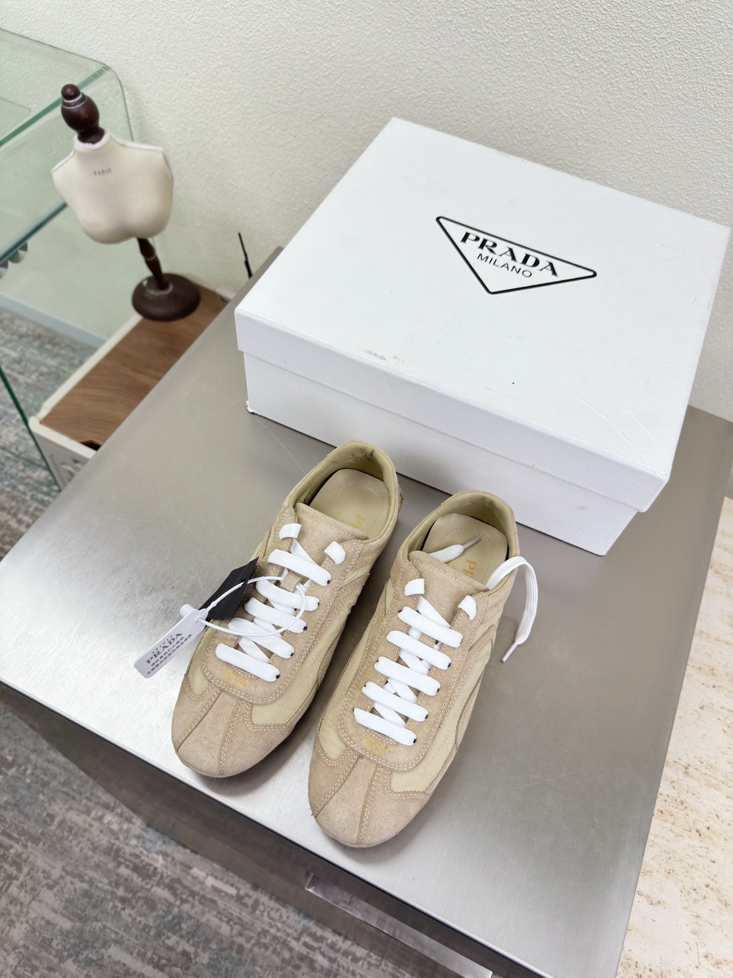 NO:750853,Prada sole craftsmanship sneakers high-end boutique Prada camel PRADA outsole hand-stitched Pursuing excellent details Designed lines Very stylish Simple and pure tones Original molding Comfortable and popular on the street ———————————————————— Logo technology Leading the cutting edge Fabric High mercerized cow suede with technical fabrics Lining Lambskin Original molded outsole Size 35 36 37 38 39 40  41 (order 40 41) with complete package, casual shoes/sports shoes, prada, prada, sneakers, sheepskin19860909Prada 套底工艺 运动鞋 高端精品 普拉达 驼色 PRADA  大底手工串线 追求卓越细节 设计的线条 很有格调 简单纯粹得色调 原版开模 舒适炸街 ———————————————————— logo 工艺 引领前沿 面料 高丝光 牛反绒皮 搭配科技面料 内里 小羊皮 原版成型大底    码数35 36 37 38 39 40 41（40 41 订） 配全套包装,休闲鞋/运动鞋,prada,prada,sneakers,sheepskin,Women's Shoes